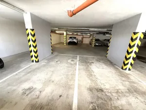 Pronájem garážového stání, Brno, Říčanská, 13 m2