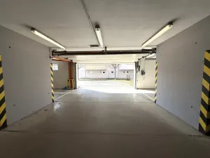 Pronájem garážového stání, Brno, Říčanská, 13 m2