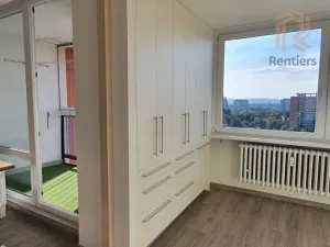 Pronájem bytu 3+1, Praha - Kobylisy, Famfulíkova, 70 m2