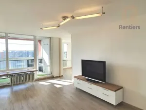 Pronájem bytu 3+1, Praha - Kobylisy, Famfulíkova, 70 m2