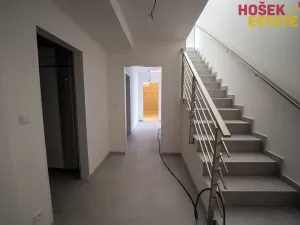 Prodej rodinného domu, Holubice, 197 m2