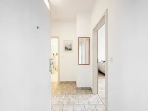 Pronájem bytu 1+kk, Praha - Hlubočepy, Chlupáčova, 29 m2