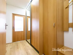 Pronájem bytu 2+kk, Praha - Černý Most, Kpt. Stránského, 46 m2