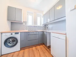 Pronájem bytu 3+1, Praha - Velká Chuchle, V úvoze, 80 m2