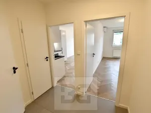 Pronájem bytu 2+kk, Praha - Karlín, Křižíkova, 50 m2