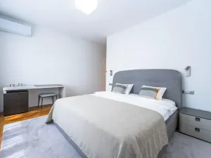 Pronájem bytu 3+1, Praha - Staré Město, Dlouhá, 84 m2