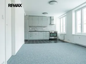 Pronájem bytu 2+kk, Jindřichův Hradec, Tovární, 61 m2