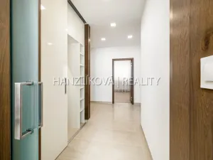 Prodej bytu 6+kk a větší, České Budějovice - České Budějovice 2, Volejbalistů, 303 m2