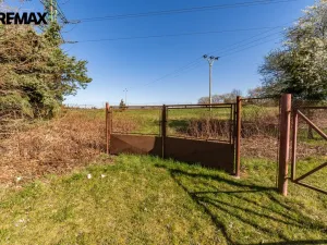 Prodej komerčního pozemku, Dolní Břežany, 2452 m2