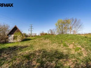 Prodej komerčního pozemku, Dolní Břežany, 2452 m2