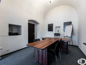 Pronájem kanceláře, Kolín, Karlovo náměstí, 193 m2