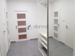 Pronájem bytu 3+kk, Praha, Oravská, 54 m2