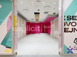 Pronájem obchodního prostoru, Zlín, náměstí Míru, 55 m2