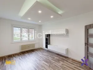 Pronájem bytu 2+1, Zlín - Malenovice, Husova, 50 m2