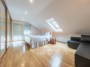 Pronájem rodinného domu, Popovičky, Na Skalce, 271 m2