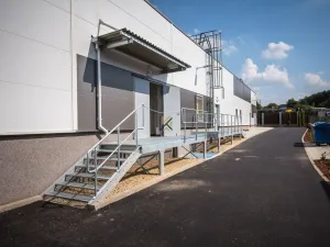 Pronájem obchodního prostoru, Praha - Vysočany, Poděbradská, 151 m2