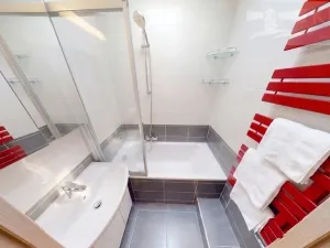 Pronájem bytu 2+kk, Praha, Oravská, 52 m2