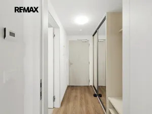 Pronájem bytu 1+kk, Praha - Hloubětín, Poděbradská, 33 m2