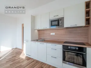 Prodej bytu 1+kk, Praha - Uhříněves, Oty Bubeníčka, 32 m2