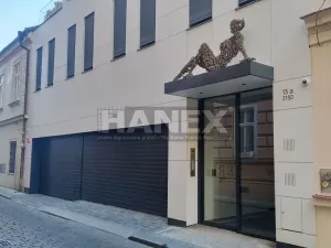 Pronájem garážového stání, Praha - Nové Město, Ostrovní, 12 m2