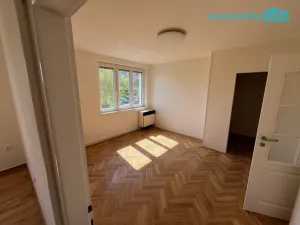 Pronájem bytu 3+kk, Praha, U Svépomoci, 80 m2