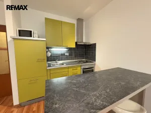 Pronájem bytu 1+kk, Praha - Záběhlice, Na Slatince, 39 m2