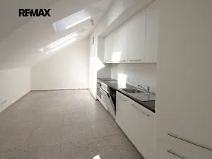 Pronájem bytu 2+kk, Kolín, Heverova, 52 m2