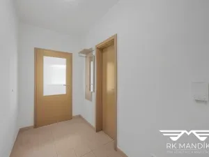 Prodej bytu 1+kk, Praha - Horní Měcholupy, Boloňská, 37 m2