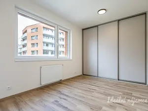 Pronájem bytu 2+kk, Praha - Vysočany, Poděbradská, 50 m2