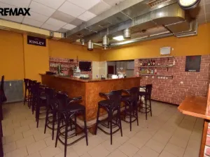 Pronájem obchodního prostoru, Blatná, náměstí J. A. Komenského, 180 m2