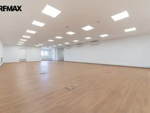 Pronájem obchodního prostoru, Praha - Háje, Hviezdoslavova, 661 m2