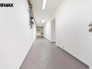 Pronájem obchodního prostoru, Praha - Háje, Hviezdoslavova, 661 m2