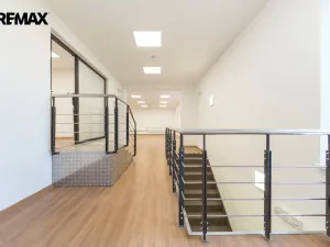 Pronájem obchodního prostoru, Praha - Háje, Hviezdoslavova, 661 m2