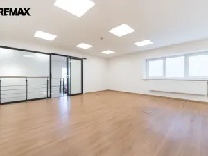 Pronájem obchodního prostoru, Praha - Háje, Hviezdoslavova, 661 m2