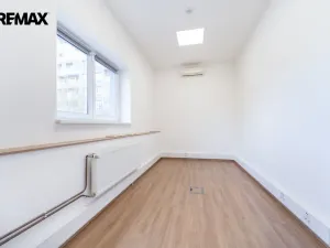 Pronájem obchodního prostoru, Praha - Háje, Hviezdoslavova, 661 m2