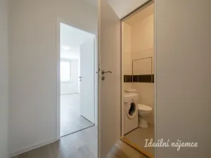 Pronájem bytu 1+kk, Praha - Hlubočepy, Voskovcova, 29 m2
