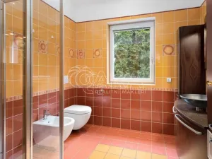 Prodej rodinného domu, Praha - Kolovraty, V louce, 470 m2