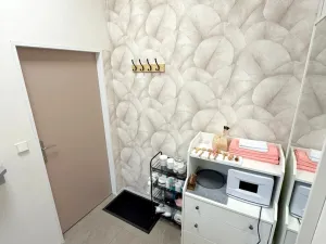 Pronájem obchodního prostoru, Hradec Králové - Pražské Předměstí, Dukelská třída, 6 m2