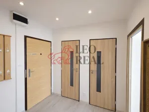 Pronájem bytu 2+kk, Praha - Modřany, Urbánkova, 43 m2