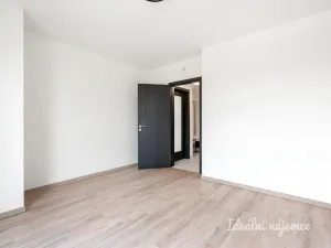 Pronájem bytu 2+kk, Praha - Modřany, Kolmanova, 46 m2