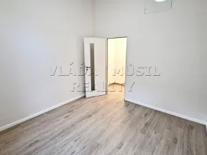 Pronájem bytu 2+kk, Praha - Libeň, Novákových, 36 m2