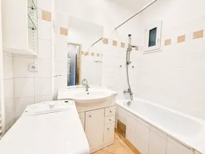 Pronájem bytu 1+kk, Praha - Žižkov, Biskupcova, 30 m2