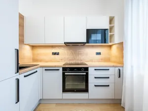 Pronájem bytu 1+kk, Praha - Karlín, Pobřežní, 31 m2