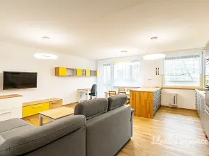 Pronájem bytu 3+kk, Praha, Ostravská, 73 m2