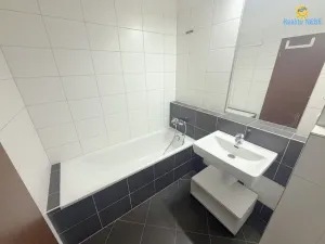 Pronájem bytu 2+kk, Praha - Vysočany, Pod Harfou, 58 m2