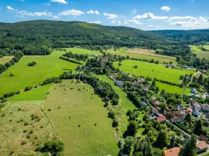 Prodej pole, Velký Chlumec, 2726 m2