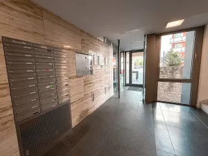 Pronájem bytu 2+kk, Praha - Podolí, Na Topolce, 53 m2