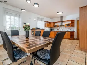 Prodej rodinného domu, Praha - Písnice, V zákopech, 294 m2