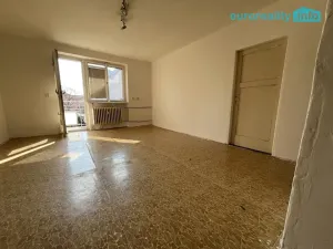 Prodej bytu 2+1, Ostrov, Štúrova, 70 m2