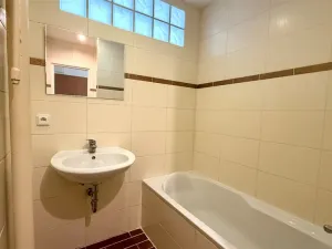 Pronájem bytu 1+1, Cheb, Májová, 42 m2